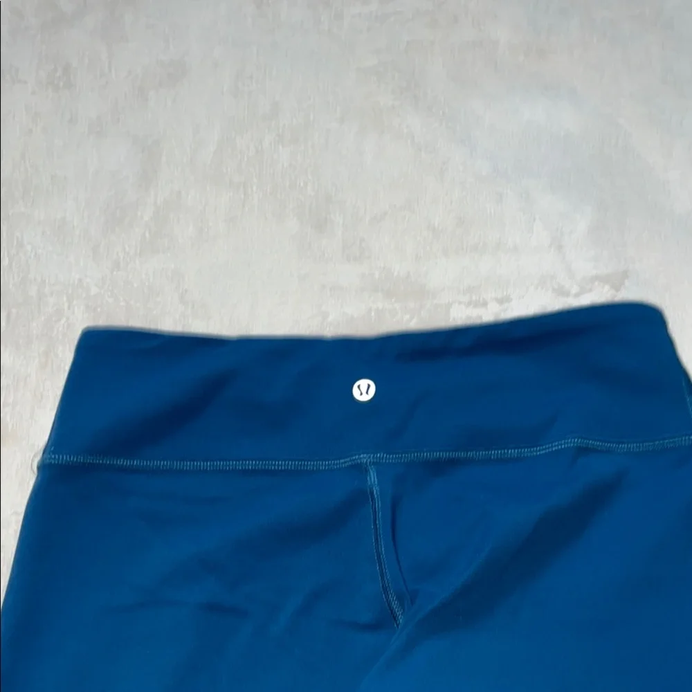 Lululemon Athletica Blue Cropped Leggings Size 8 Women's Gym Yoga Exercise Pants